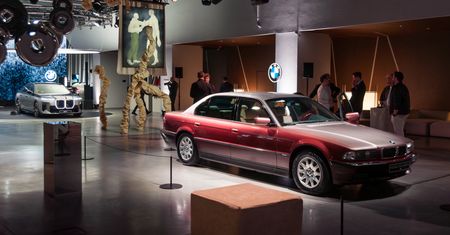 Ze sztuką mu do twarzy. W Warszawie zadebiutowało nowe BMW 7. Towarzyszyła mu Siódemka Karla Lagerfelda
