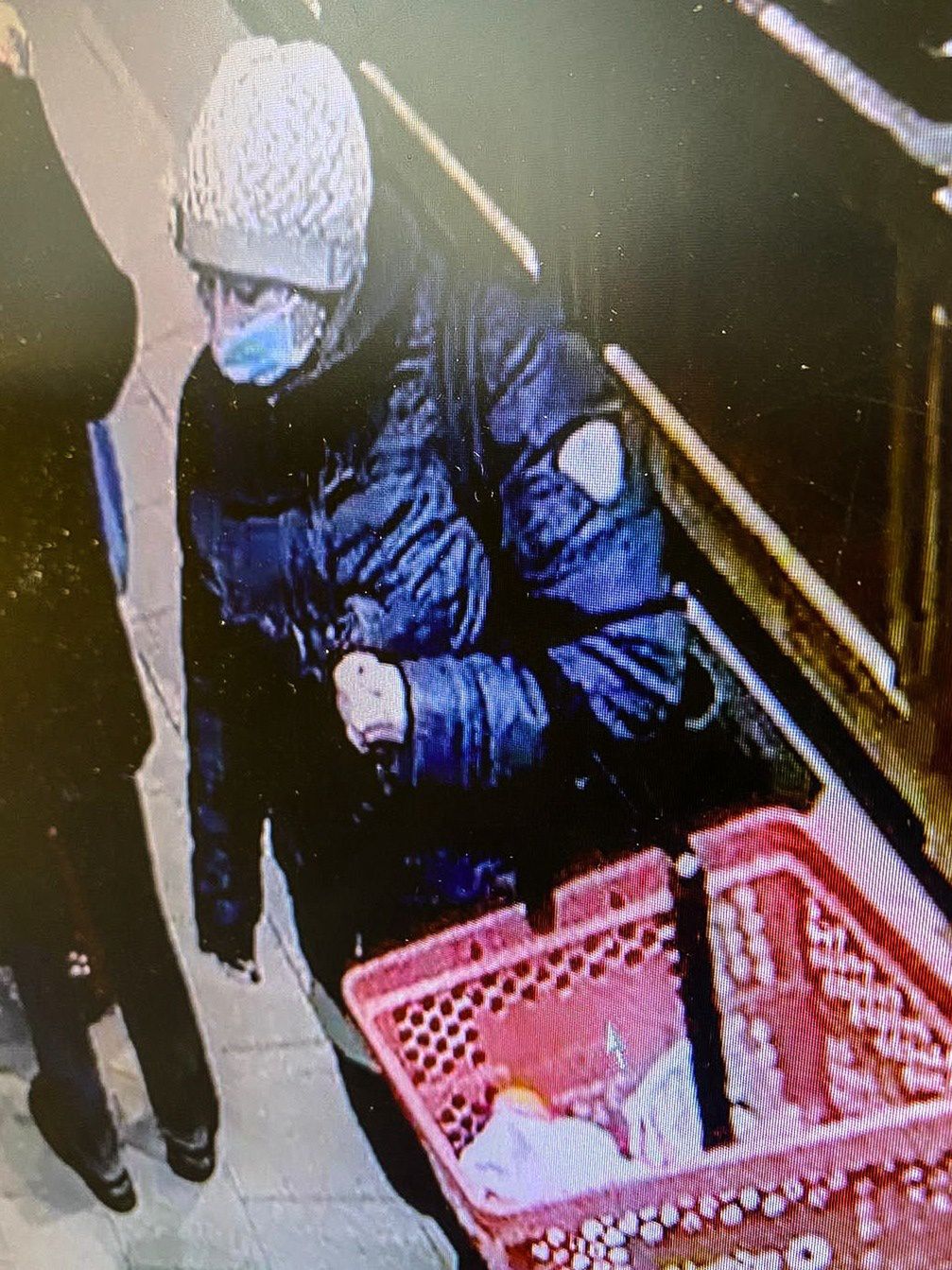 Piła. Ukradła puszkę z pieniędzmi WOŚP. Policja publikuje zdjęcia 