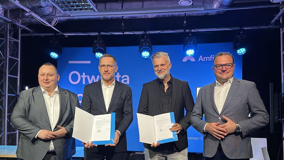 Od lewej: Łukasz Molenda, wiceprezydent Radomia, Waldemar Dolecki, dyrektor Amfiteatru, Rafał Mysiak, architekt z pracowni Hoh Group z Poznania i Radosław Witkowski, prezydent Radomia.
