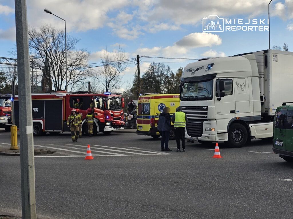 Pruszków: Kobieta wtargnęła pod zestaw ciężarowy. Była uwięziona pod pojazdem. W akcji ratownicy z LPR