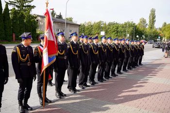 Kalisz: Apel pamięci przed odnowionym Pomnikiem Chwały Pożarników