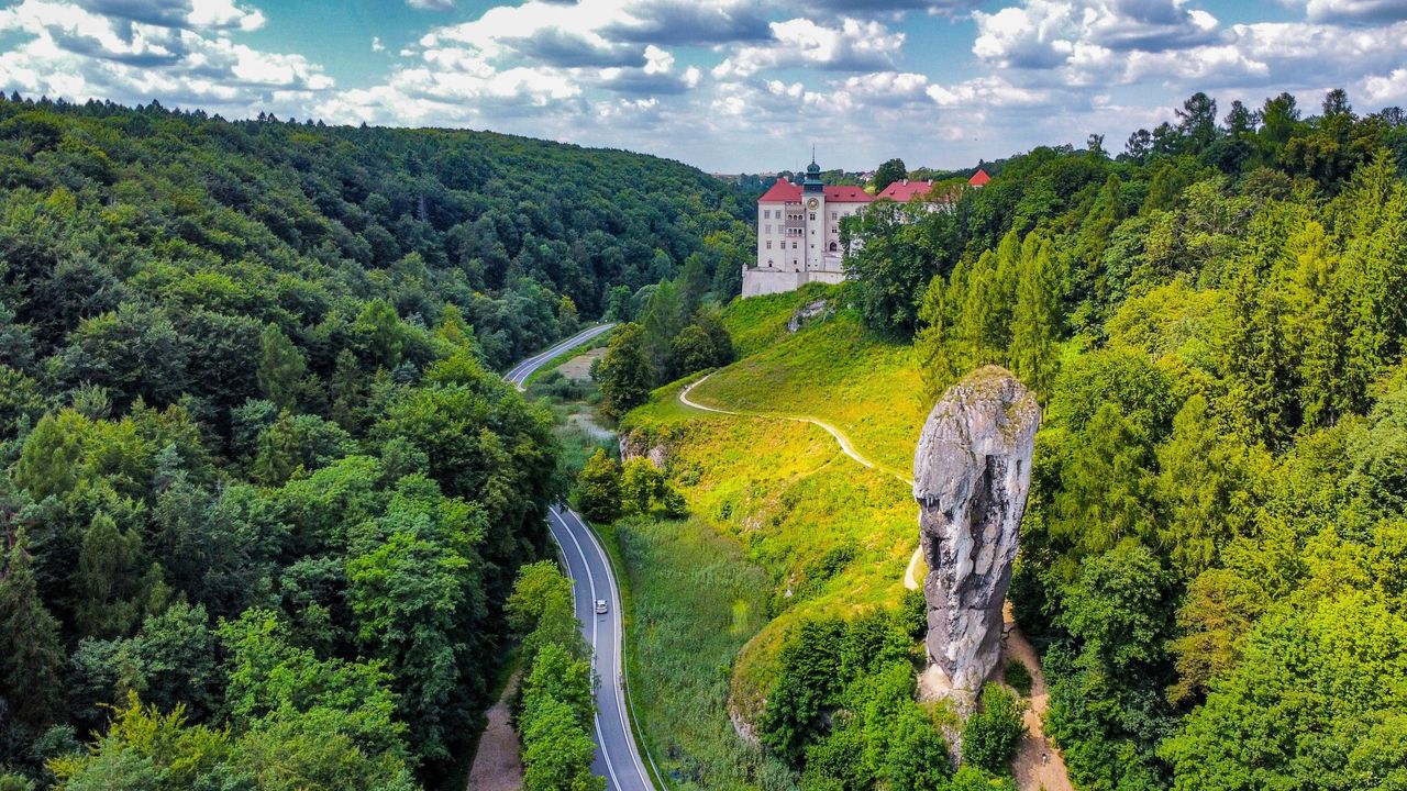 Widok na zamek oraz słynną Maczugę Herkulesa