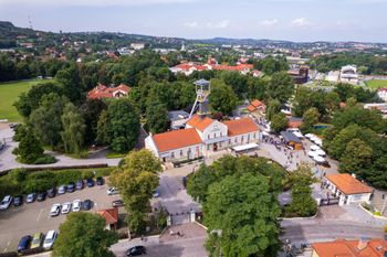 Zmiany, utrudnienia na wjeździe do Wieliczki. Na krajówce w miejscu skrzyżowania zaczynają budowę estakady