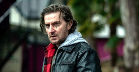 "Zostań przy mnie" Netfliksa. Wtórny i nudny [RECENZJA]