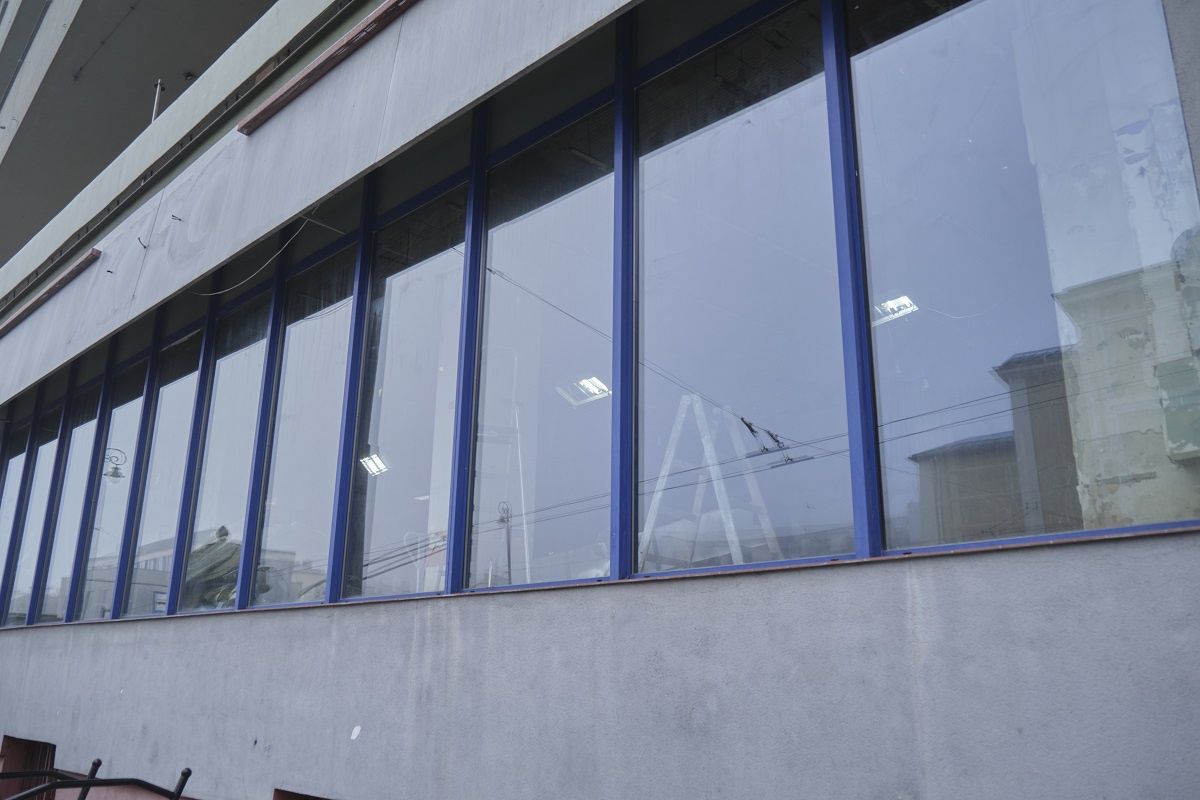 Remont lokalu po restauracji KFC w Astorii. Otworzy się tu Biedronka