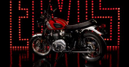 Triumph Bonneville T120 w stylu rock’n’rolla. Elvis by jeździł