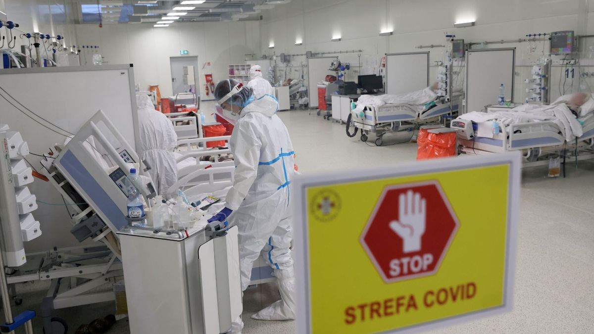 Szpital tymczasowy na Stadionie Narodowym w Warszawie.