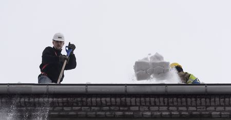 Kontrole zaśnieżonych dachów. Za zaniedbanie odśnieżania grożą mandaty