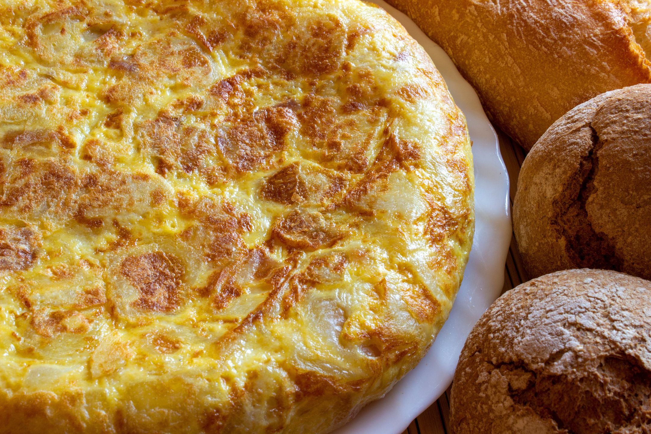 Tortilla de patatas Magdy Gessler przepis na hiszpański omlet ziemniaczany WP Kuchnia