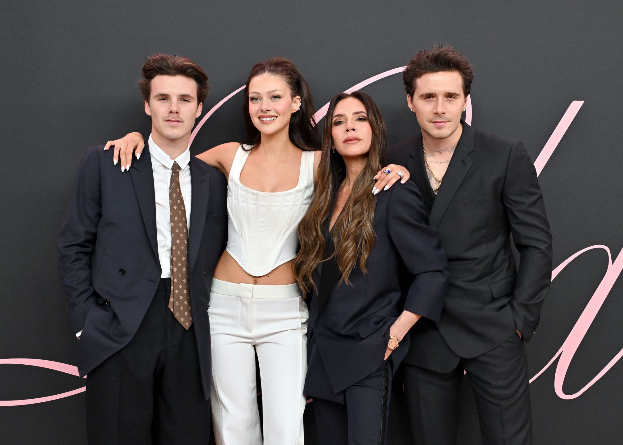 Victoria Beckham z synami i Nicolą Peltz