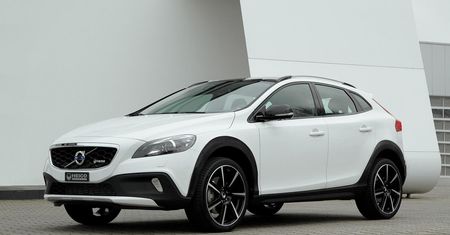 Volvo V40 Cross Country z podniesionym zawieszeniem