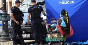 Tragedia na Krakowskim Przedmieściu. Nie żyje mężczyzna. Na miejscu czynności prowadzi policja