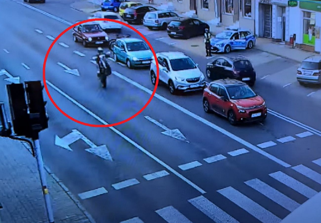 19-latek na motocyklu. Nie wiedział, że obok jest policja