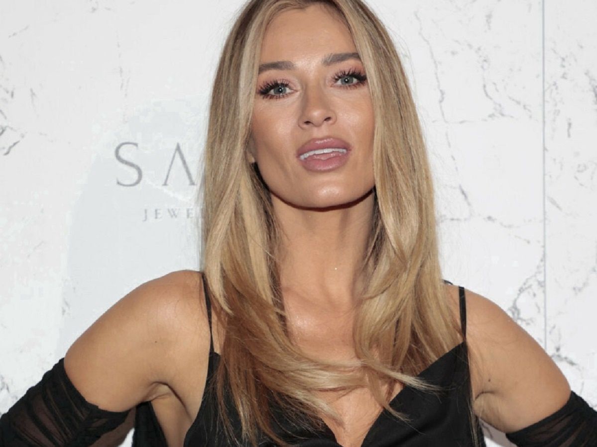Fryzura Zawadzkiej to hit na jesień. "Expensive blond" świetnie maskuje odrosty