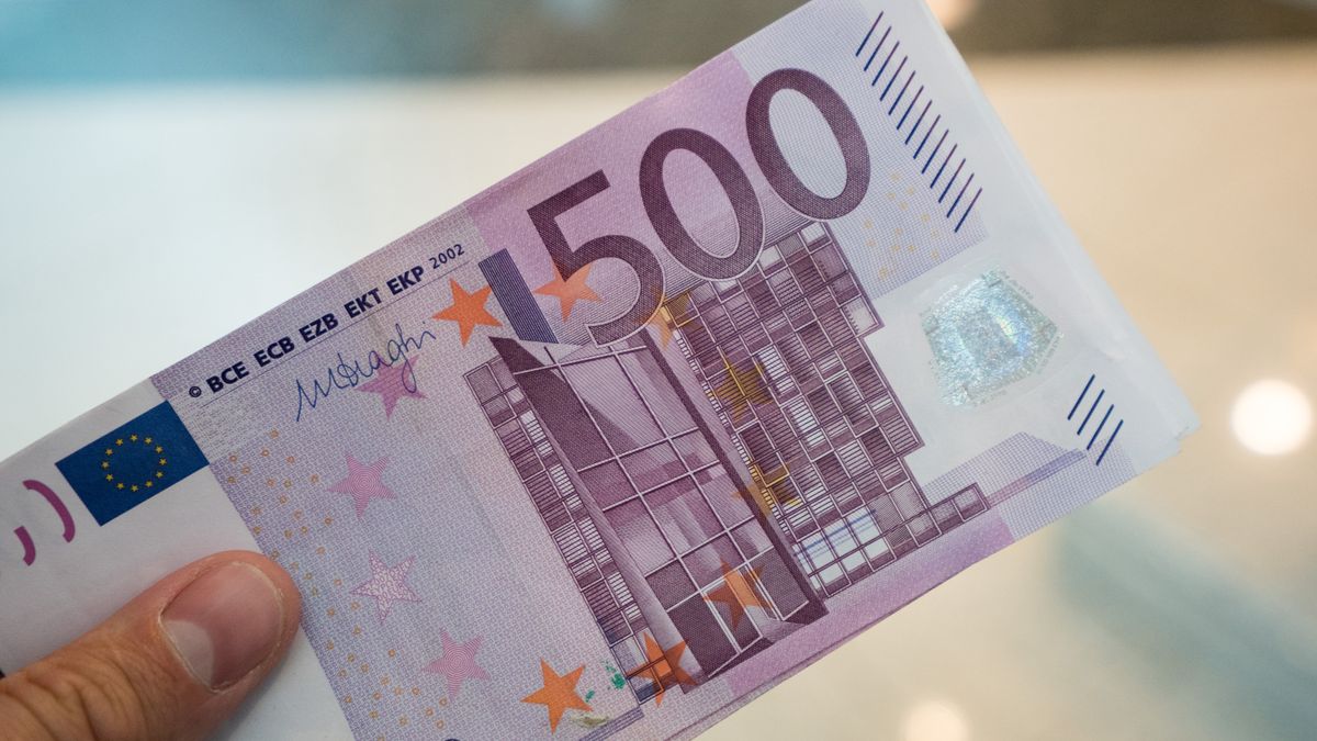 Kursy walut NBP 14.08.2020 Piątkowy kurs euro, funta, dolara i franka szwajcarskiego 