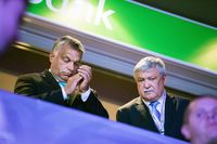Czy ukraiński bank trafi w ręce Węgier? Na zdjęciu Viktor Orban i szef grupy OTP Sandor Csanyi