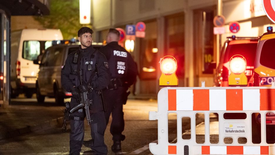 SOLINGEN, GERMANY - AUGUST 24: Police officers secure access to the crime scene after the Solingen city festival on August 24, 2024 in Solingen, Germany. German news media reported that multiple people were killed and others wounded by a man stabbing random people during a festival marking the 650th anniversary of the city's founding. (Photo by Andreas Rentz/Getty Images)