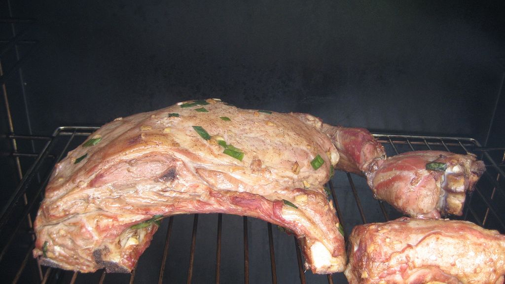 Wolno pieczone kawałki mięsa z łopatki z jagnięciny nowozelandzkiej (mięso i tłuszcz)