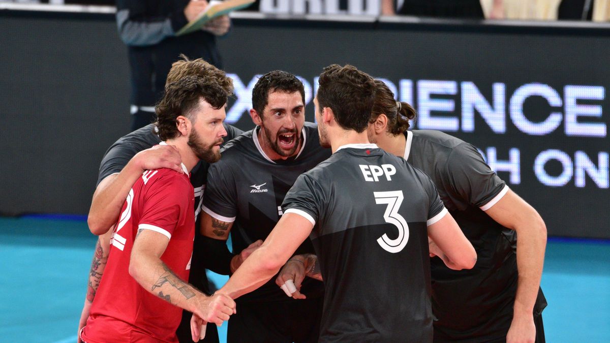 PAP/EPA / IGOR KUPLJENIK / Na zdjęciu: reprezentacja Kanady