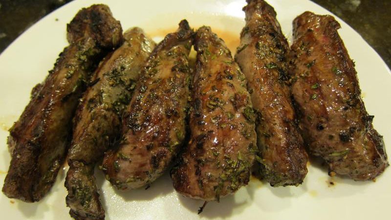 Szybko smażona polędwiczka z jagnięciny nowozelandzkiej (mięso i tłuszcz)