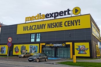4499 zamiast 8099 zł za telewizor. Przecena na święta