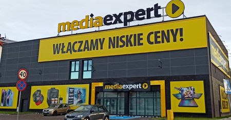 4499 zamiast 8099 zł za telewizor. Przecena na święta