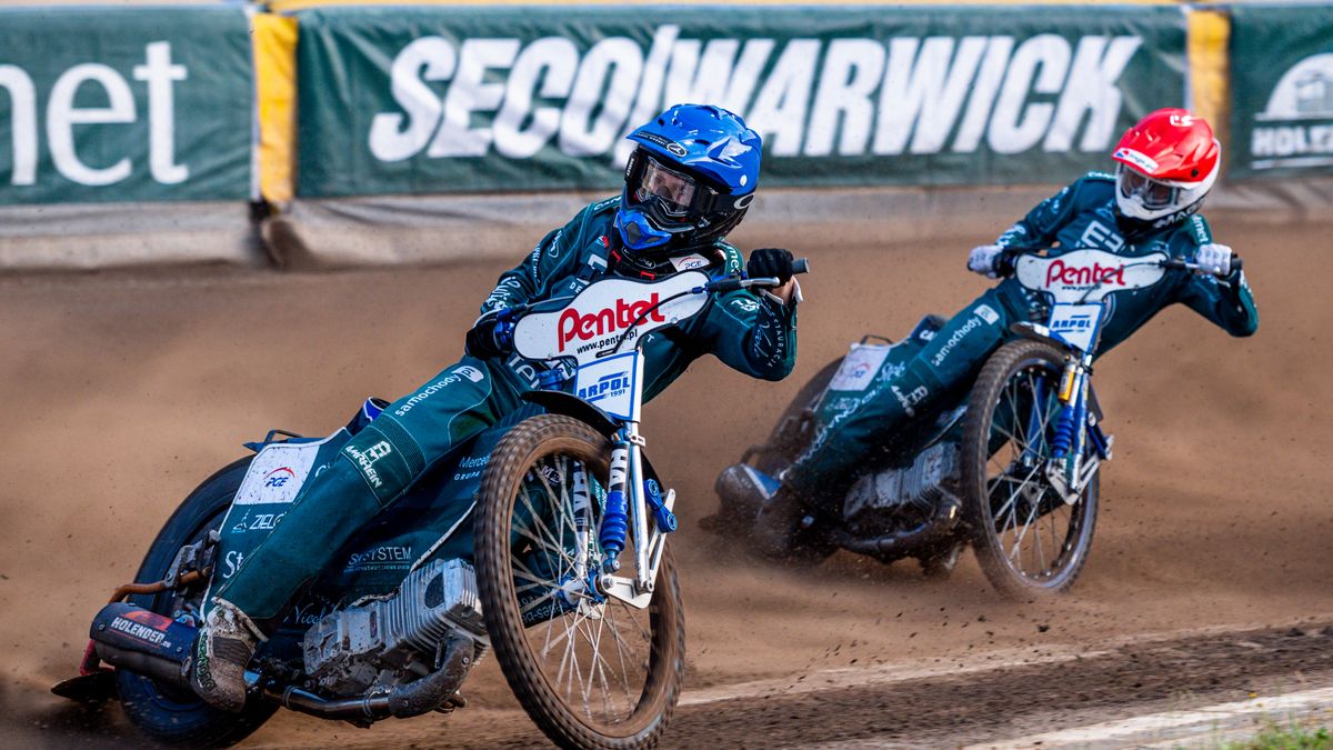 WP SportoweFakty / Łukasz Forysiak / Na zdjęciu: Leon Madsen (kask niebieski) i Jarosław Hampel (kask czerwony)