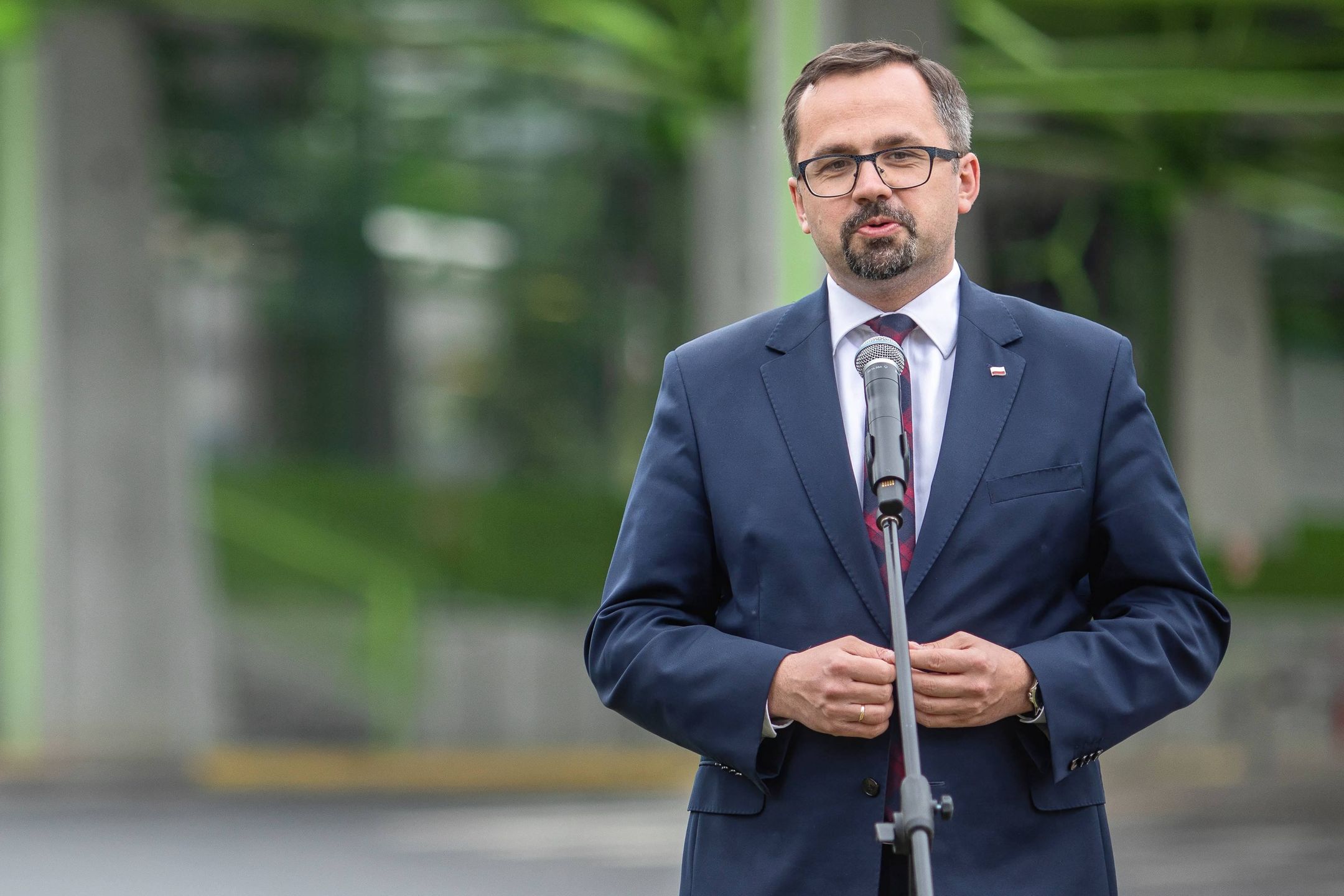 Marcin Horała twierdzi, że Rafał Trzaskowski działa wbrew polskiej racji stanu. Wszystko dlatego, że chciałby przesunąć budowę CPK