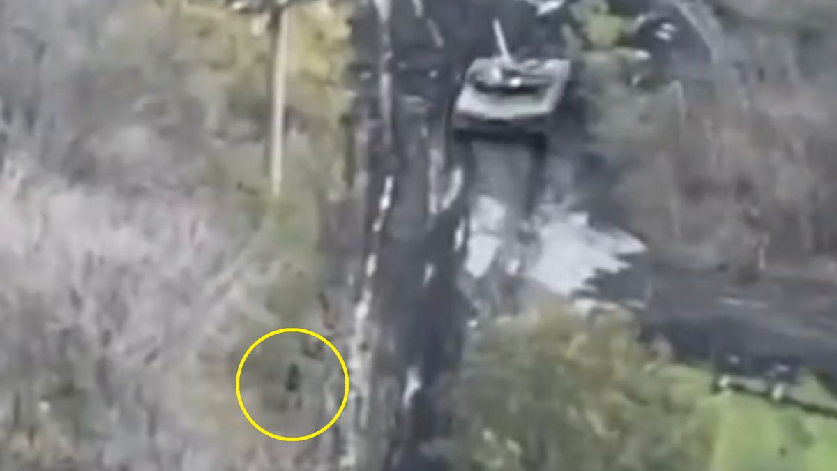 Ukraiński spadochroniarz zniszczył czołg