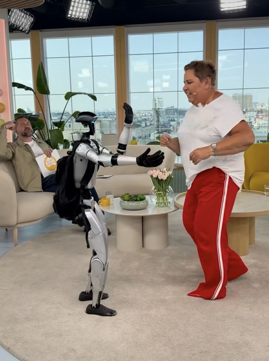 Dorota Wellman tańczy z robotem