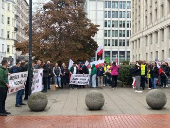 Warszawa: Rolnicy protestują. "Chcemy pracy, nie zasiłków"