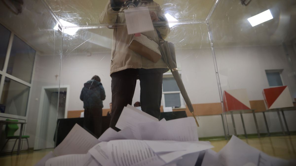 PKW podało frekwencję na godzinę 12