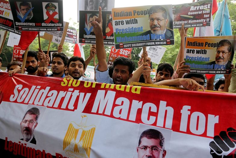 Protesty w Egipcie. MSW wzywa zwolenników Mursiego do zakończenia demonstracji