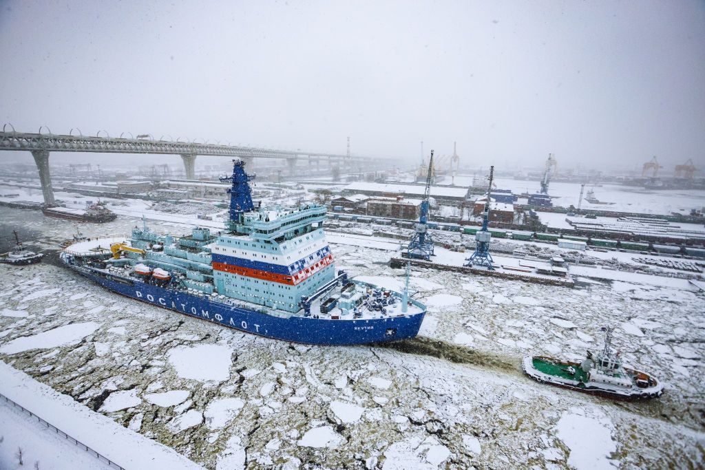 "Sibir" na Bałtyku. Rosyjski atomowy lodołamacz ściągnięty z Arktyki