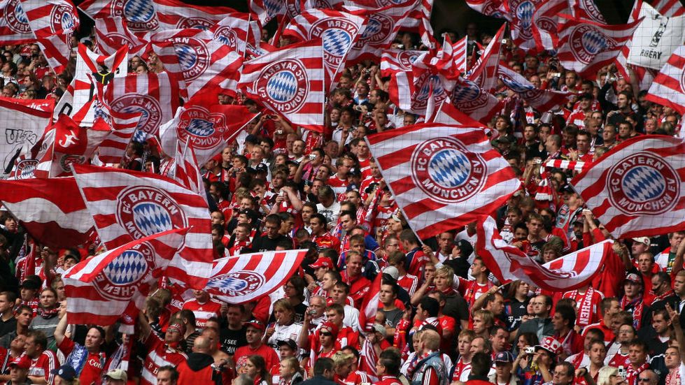 Zdjęcie okładkowe artykułu: Getty Images / Patrik Stollarz/Bongarts / Na zdjęciu: kibice Bayernu Monachium