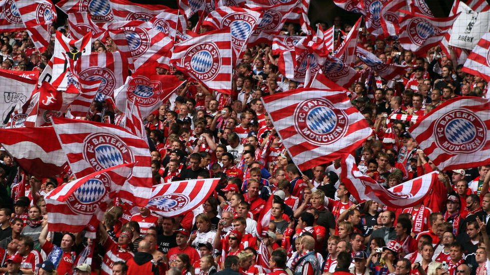Getty Images / Patrik Stollarz/Bongarts / Na zdjęciu: kibice Bayernu Monachium