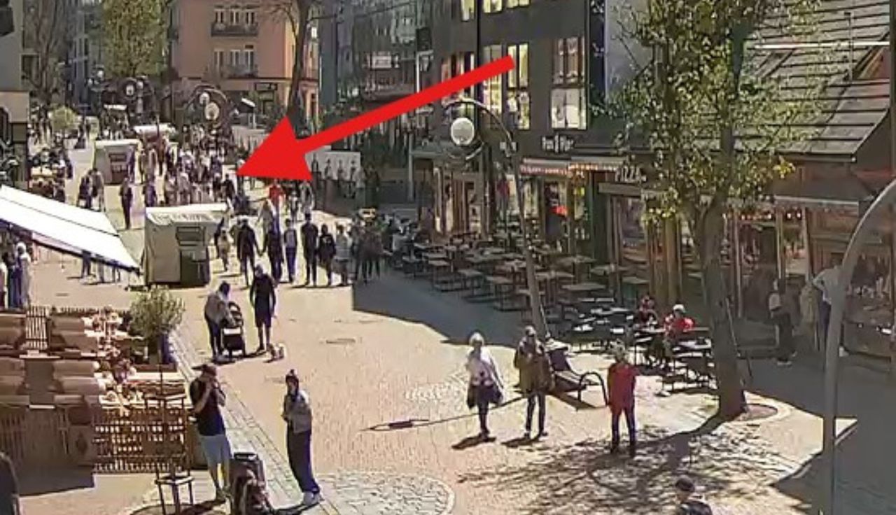 Tuż po 12:00. Oto co uchwyciła kamera na Krupówkach