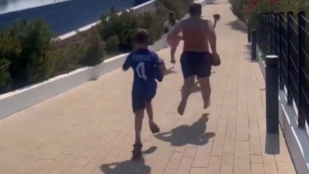 Polacy i Niemcy sprintem biegli nad hotelowy basen, aby zająć najlepsze leżaki