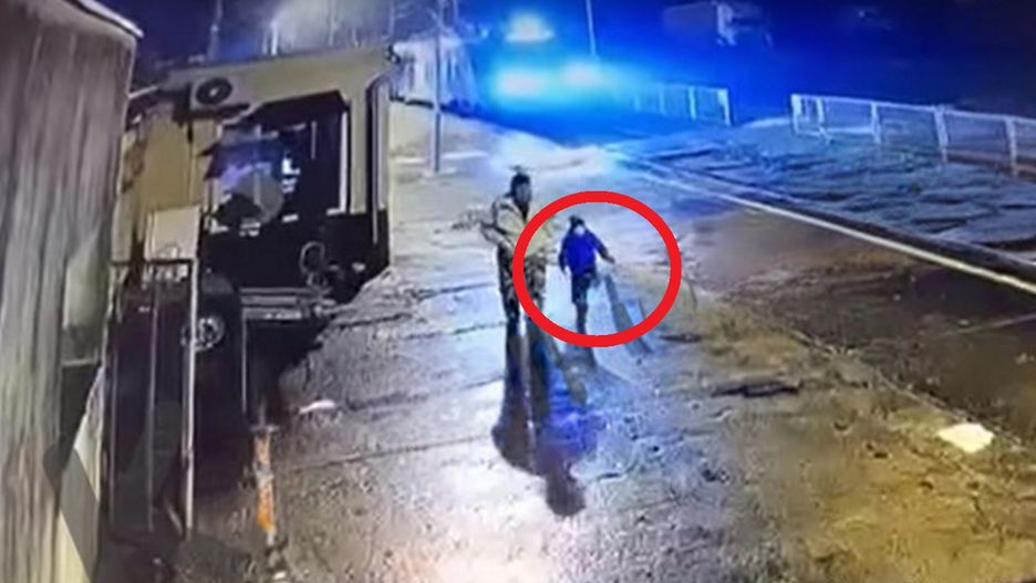 Chłopiec odszedł od mamy na dworcu. Znalazł się w mieszkaniu obcego mężczyzny