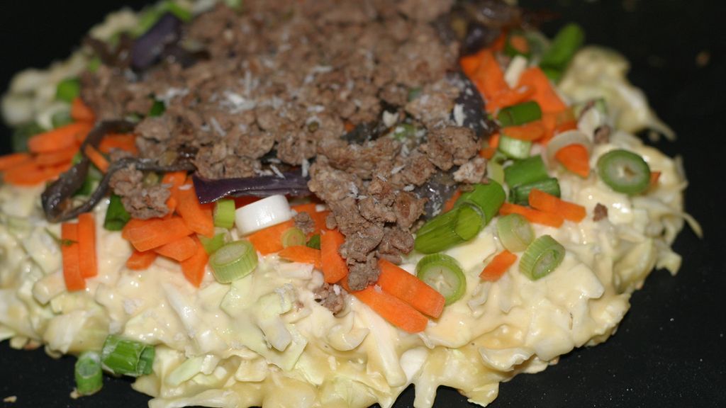 Mięso mielone z cielęciny smażone na patelni