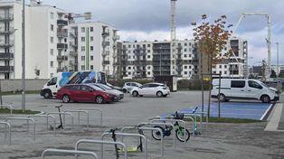 Warszawa: Dlaczego rodzice nie mogą wjechać na szkolny parking?