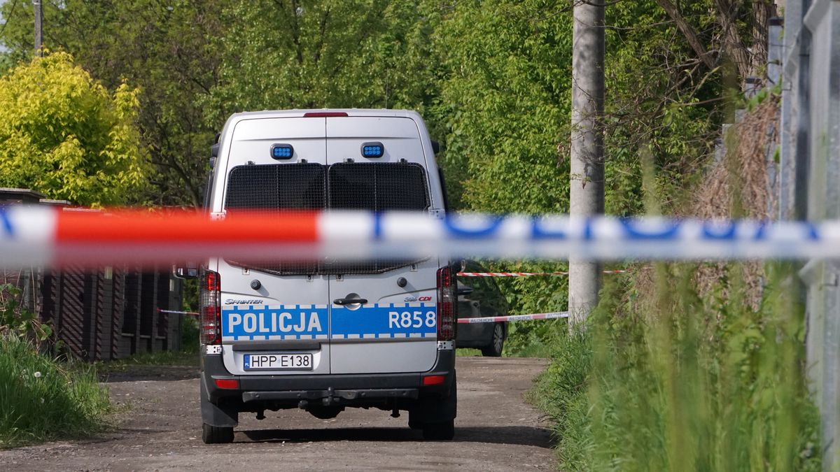 W Sosnowcu, na terenie posesji, gdzie znaleziono ciało 11-latka przeprowadzono eksperyment procesowy