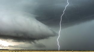 W sobotę przez Polskę przetoczy się nawałnica. Oto zagrożone regiony