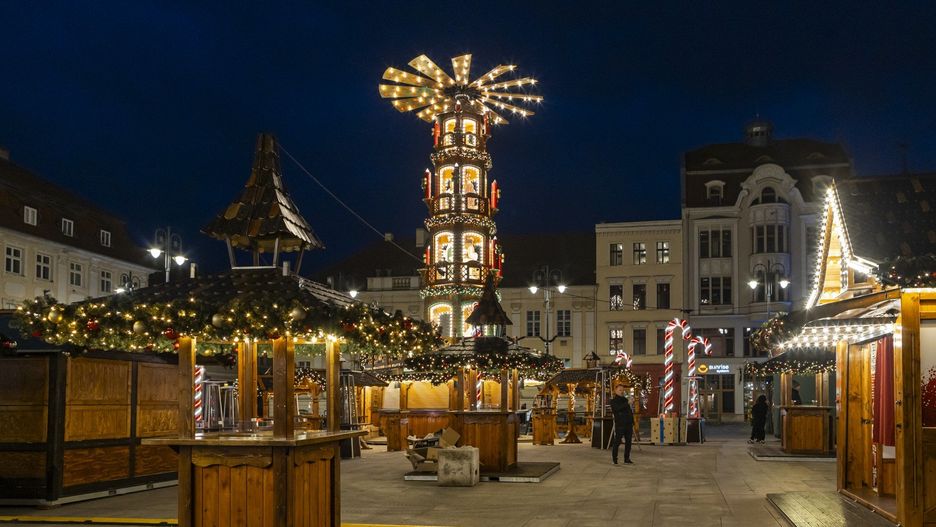 Bydgoski Jarmark Świąteczny rozpoczęty! To wyjątkowe wydarzenie jak co roku odbywa się na ulicy Mostowej, Starym Rynku oraz placu Teatralnym.
