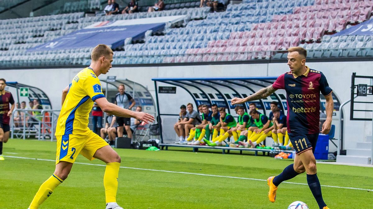 PAP / Jerzy Muszyński / Na zdjęciu: zawodnik Pogoni Szczecin, Kamil Grosicki (P) i Sebastian Sebulonsen (L) z Broendby Kopenhaga