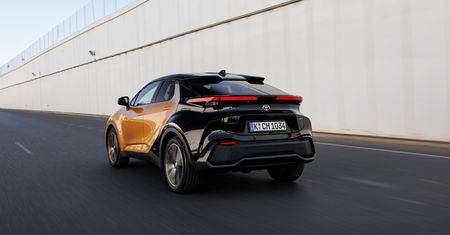 Gigantyczny wzrost. Polacy kupują coraz więcej hybryd plug-in. Jakie modele wybierają?