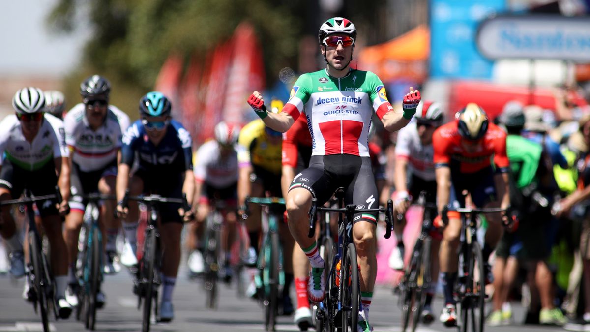 Elia Viviani cieszy się z triumfu na 1 etapie Santos Tour Down Under 2019