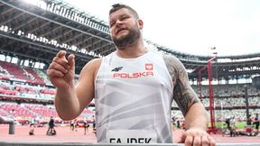 "Zmieniałbym pieluchomajtki". Paweł Fajdek widział, jak jego trener się stresuje