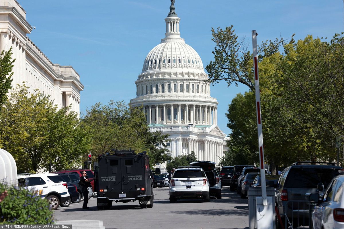 Alarm bombowy przed biblioteką Kongresu USA 