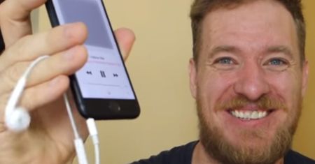 W 4 miesiące przywrócił gniazdo mini jack w iPhone 7